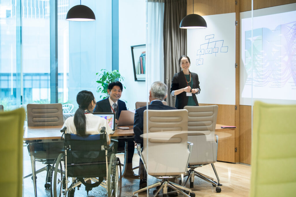 性別や年代の違いに合わせた健康的な職場づくりの基本と小さな工夫